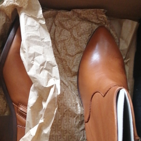 Short Sale New Frye heel boots Sz 7.5 - Picture 4 of 10